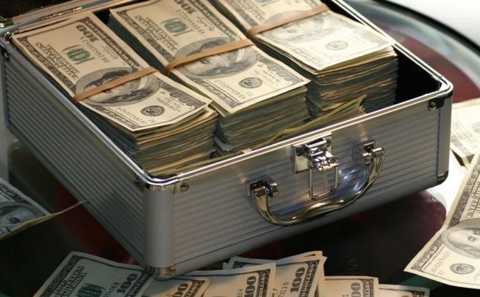 Bloomberg: российские бизнесмены потеряли 39 млрд долларов за первый день «военной операции» в Украине