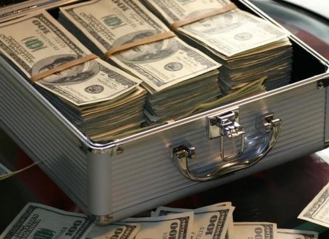 Bloomberg: российские бизнесмены потеряли 39 млрд долларов за первый день «военной операции» в Украине