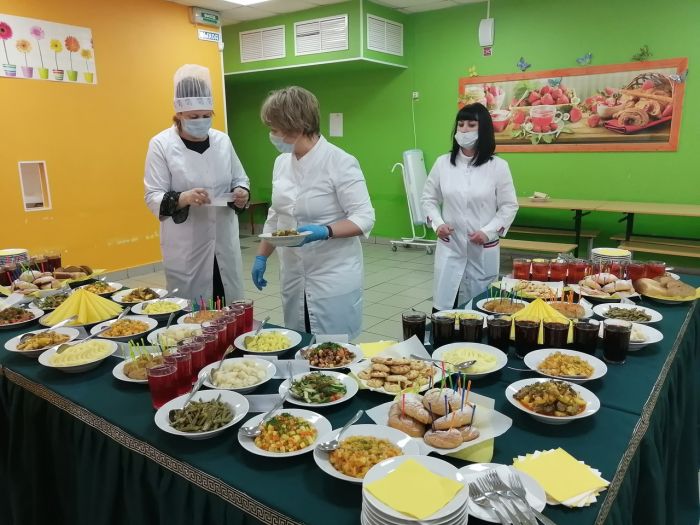 Школа Сургута представила весеннее меню для учеников