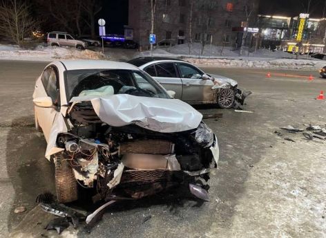 В тройном ДТП в Сургуте пострадала молодая девушка 