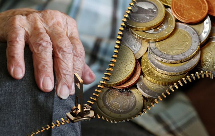 ​Если банк, в котором лежат ваши пенсионные накопления, попал под санкции – что делать, чтобы не потерять деньги