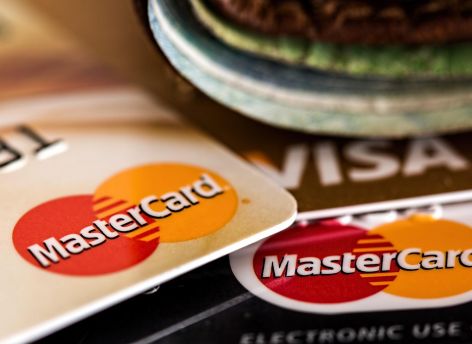 Visa и Mastercard уходят из России — но карты будут работать
