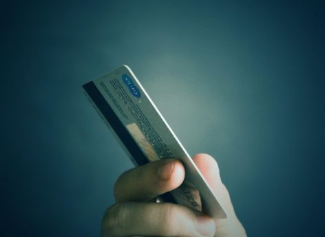Желая проверить сохранность данных своих карт, россияне попадают в руки мошенникам