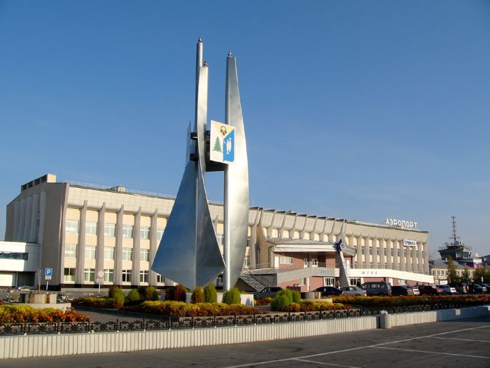 Вартовчанка отсудила у аэропорта 700 тысяч из-за перелома ноги