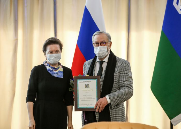 Деятели культуры Сургута получили региональную награду 