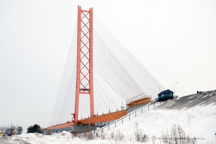 На мосту через Обь перекрыли движение из-за непогоды