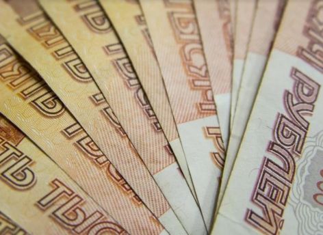«Известия»: россияне попытались незаконно вывезти из страны за месяц более 100 млн рублей