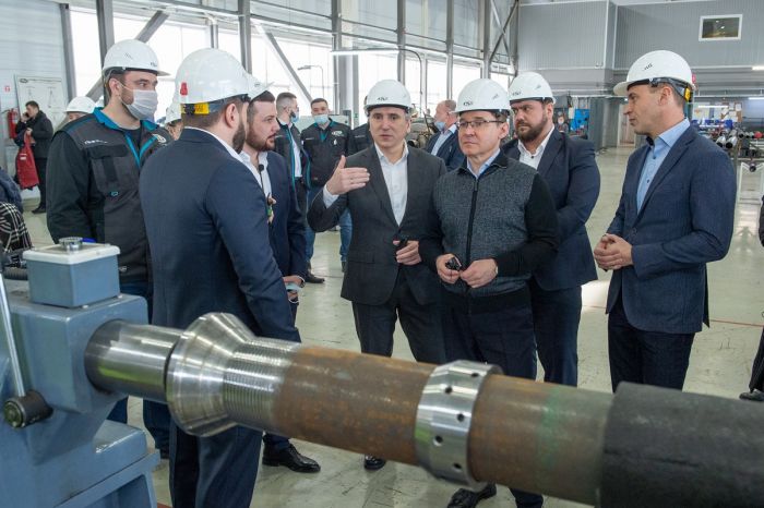 ​Александр Моор и Владимир Якушев посетили завод «СибБурМаш» и обсудили импортозамещение