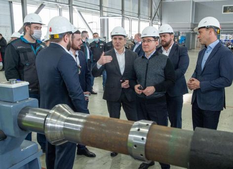 Александр Моор и Владимир Якушев посетили завод «СибБурМаш» и обсудили импортозамещение