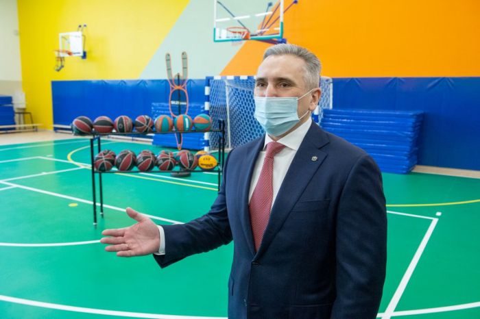 ​Александр Моор осмотрел новую школу в Тюмени