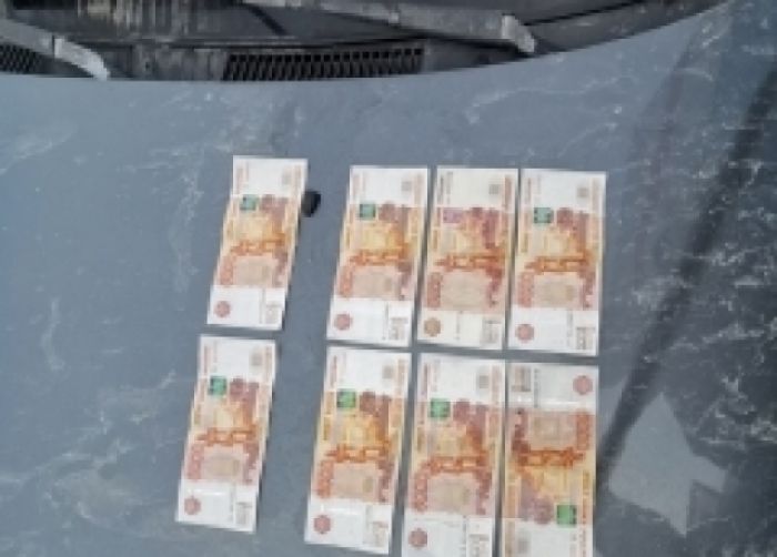 Сотрудники ДПС в Сургуте попались на получении 40-тысячной взятки