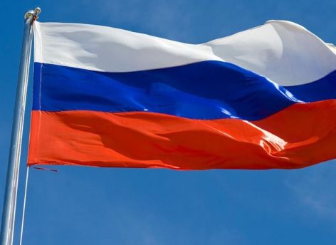 В российских школах будут исполнять гимн и поднимать флаг