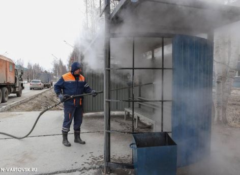 В Нижневартовске отмоют остановки и установят скамейки и урны