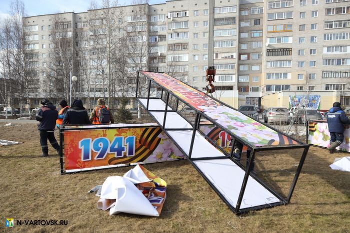 ​На улицах Нижневартовска устанавливают противотанковые ежи