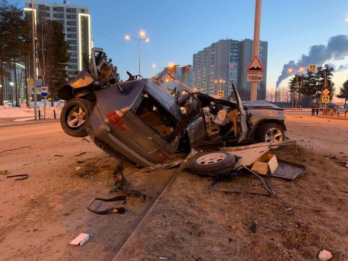 В Сургуте ищут свидетелей ДТП, в котором BMW разорвало на части