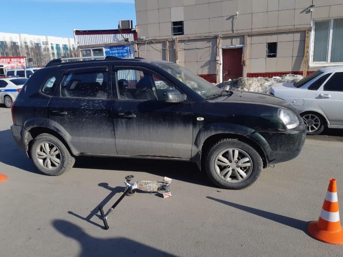 В Сургутском районе пятилетний мальчик попал в ДТП на самокате