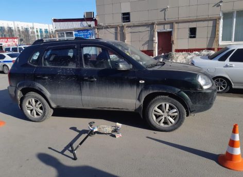 В Сургутском районе пятилетний мальчик попал в ДТП на самокате