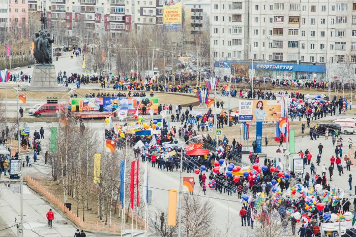 Ключевые улицы Сургута украсят к майским праздникам