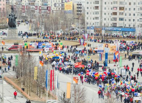 Ключевые улицы Сургута украсят к майским праздникам