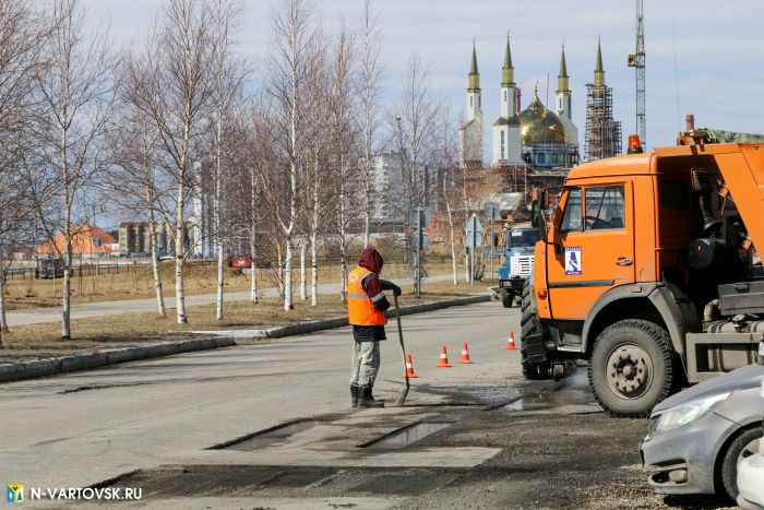 ​В Нижневартовске определили подрядчиков, которые займутся ремонтом дорог