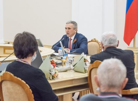 Александр Моор встретился с ветеранами накануне Дня Победы