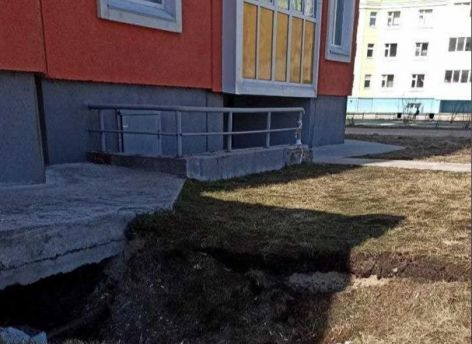 Вартовчане связали обвал грунта у дома с подземными реками: власти это опровергли