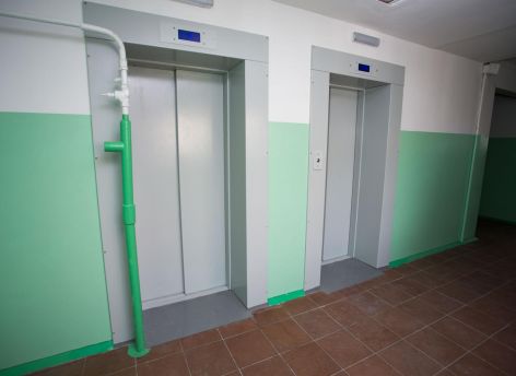 В Сургуте мужчина приставал с расспросами к несовершеннолетней девочке, а потом погнался за ней // ВИДЕО