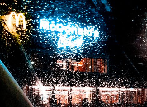 Не «Макдак», а «Москотлета». Россияне выбирают новое название для «Макдоналдса»