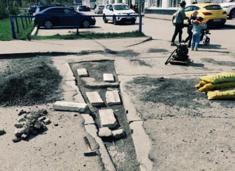 Инициативные сургутяне самостоятельно залатали огромную яму