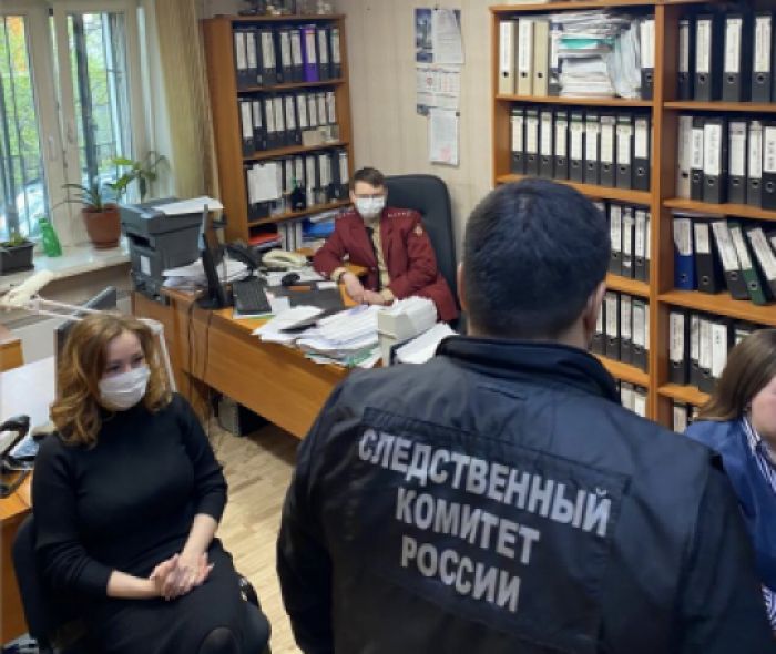 Сотрудницу Роспотребнадзора в ХМАО задержали по подозрению в получении взятки