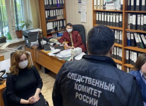 Сотрудницу Роспотребнадзора в ХМАО задержали по подозрению в получении взятки