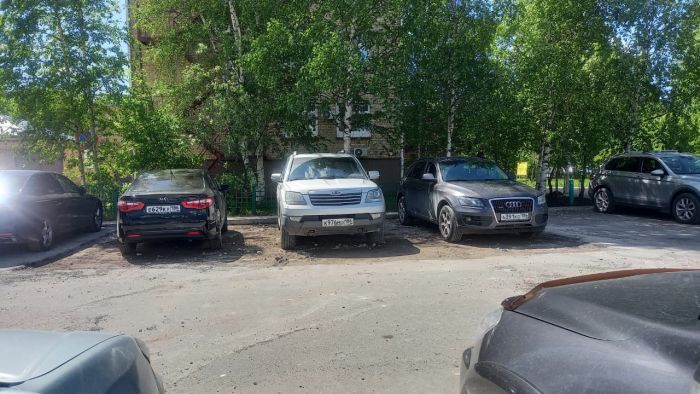 Одна из стоматологий Сургута получила дополнительные машиноместа