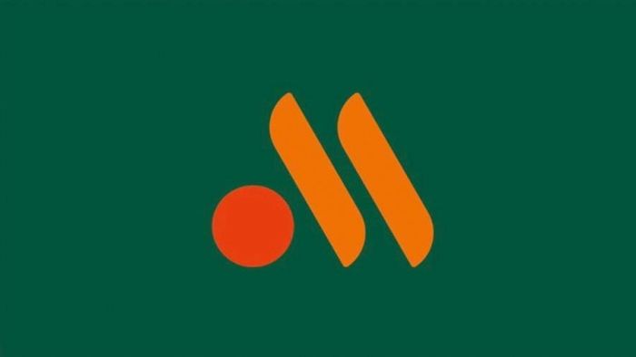 Российский McDonald’s сменил логотип и меню, но еще не определился с названием
