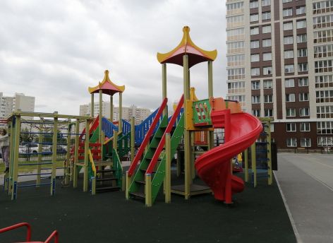 Сургутские детские площадки проверили на безопасность