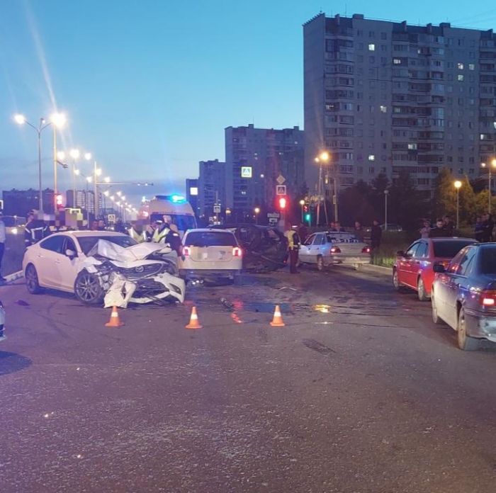 ​В Нижневартовске столкнулись четыре автомобиля, есть пострадавшие