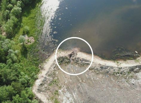 ​В Сургуте пообещали наказать виновных в загрязнении водоема на Заячьем острове