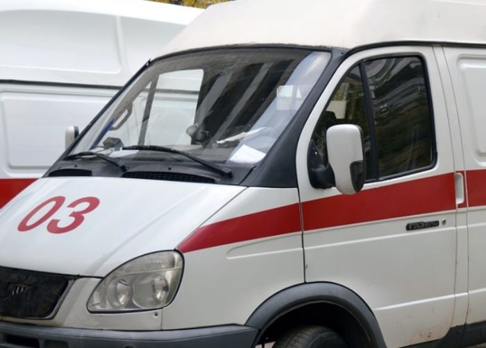 В Нижневартовске автомобиль сбил перебегавшую дорогу девочку