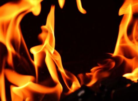 ​В ХМАО при пожаре в частном доме пострадал человек