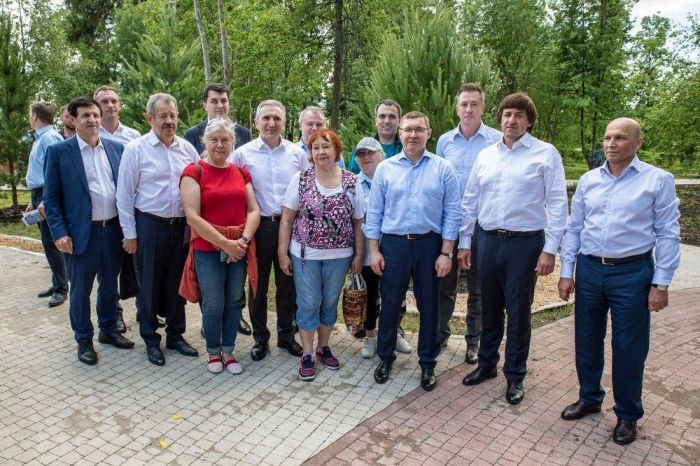 ​Обновленный Аптекарский сад в Тобольске открыли Владимир Якушев и Александр Моор