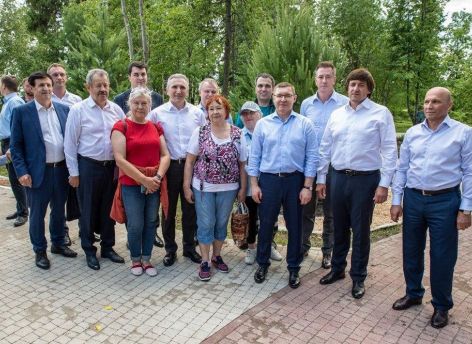 Обновленный Аптекарский сад в Тобольске открыли Владимир Якушев и Александр Моор