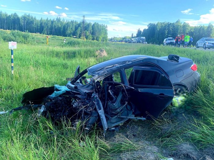 В Югре в ДТП с большегрузом погибла двухгодовалая девочка