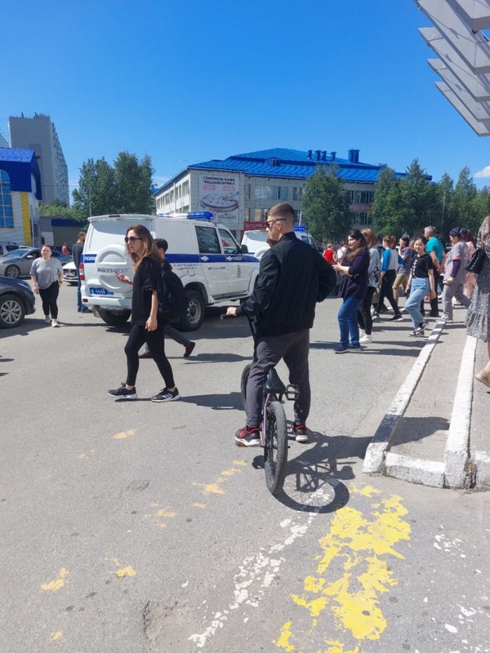 В Сургуте эвакуировали ТЦ предположительно из-за лжеминеров
