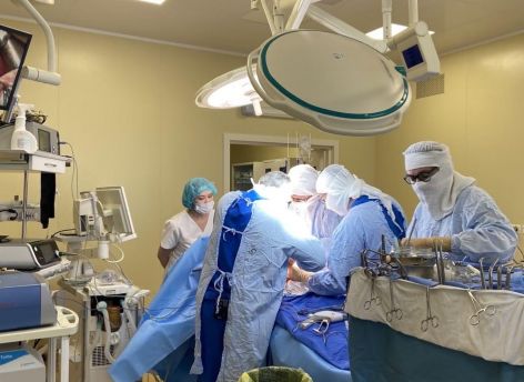 Югорские онкологи впервые выполнили уникальную операцию на трахее