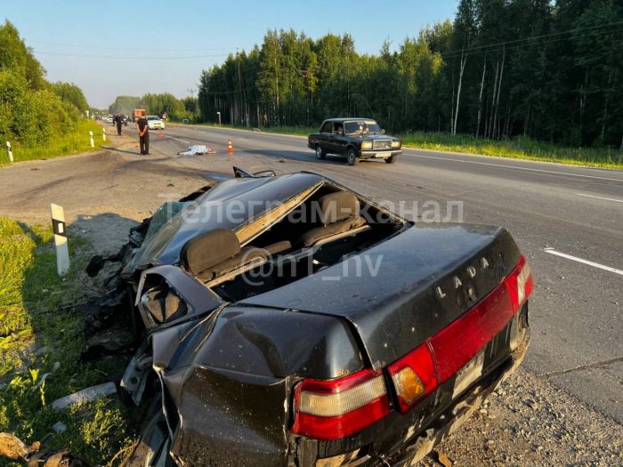 ​Грузовик смял «десятку» на югорской трассе – погиб молодой мужчина