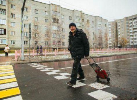 ​На сургутских дорогах начали обновлять разметку