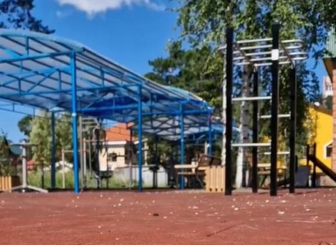 ​В Сургуте появилась новая спортплощадка, где можно поиграть в баскетбол и волейбол