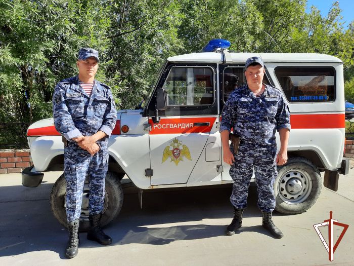 Росгвардейцы в Югре разнимали двух дерущихся бомжей