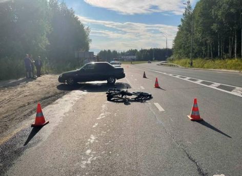 На трассе под Сургутом легковушка сбила велосипедиста