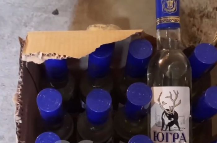 В Сургуте у мигранта нашли пять с половиной тысяч бутылок опасной водки