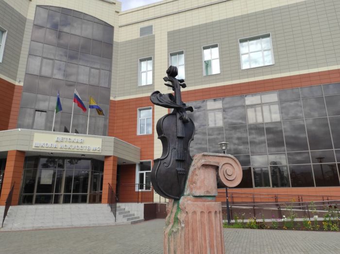 Шесть детских школ искусств приглашают сургутян на творческие программы обучения